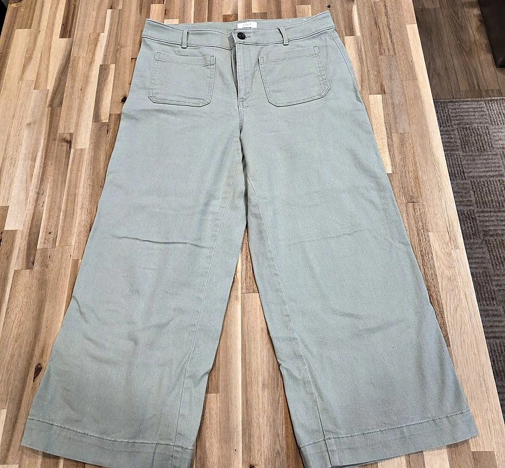 LOFT Wide Leg Patch Pocket Crop Pants in Green
